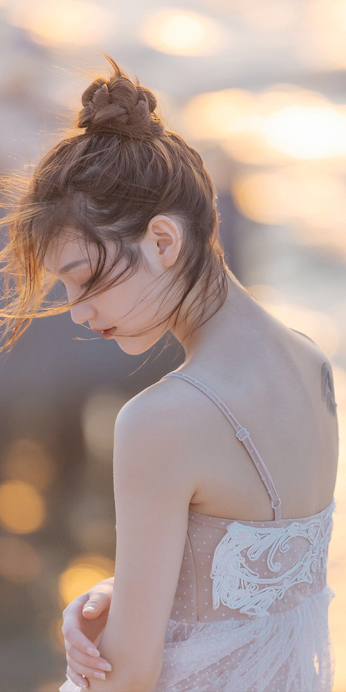 _夜光轮滑秀:炫彩灯火点亮青春_,轮滑发光轮怎么装